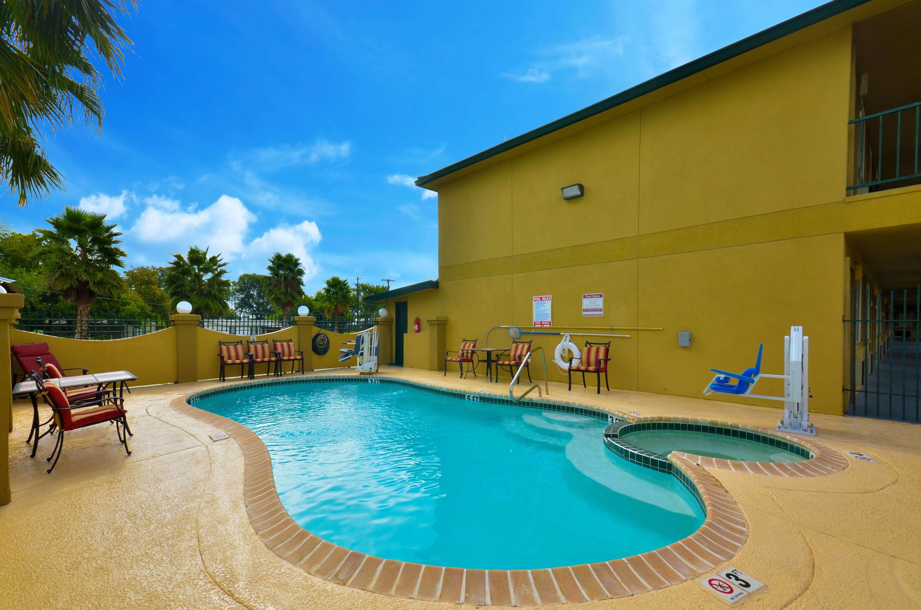 Best Western Executive Inn Hallettsville Zewnętrze zdjęcie