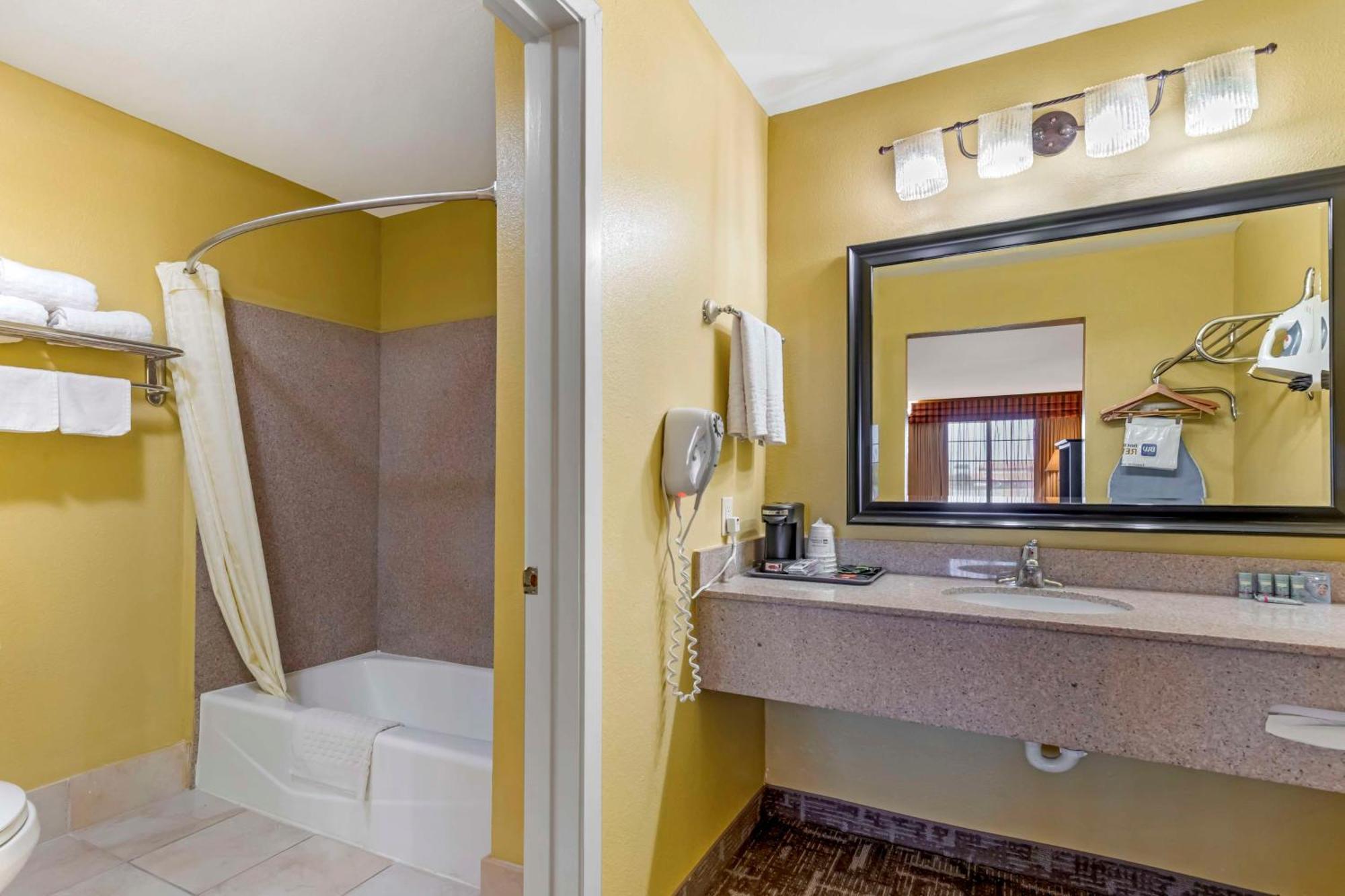 Best Western Executive Inn Hallettsville Zewnętrze zdjęcie